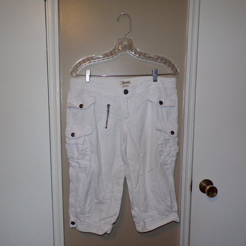 Jezebel Capris